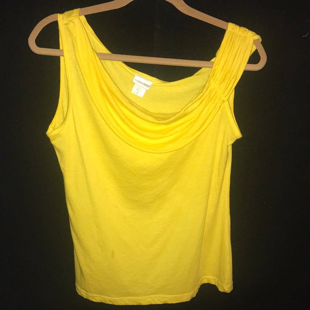 Newport News size L yellow top